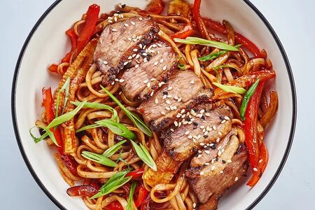 Вок с уткой в соусе Хойсин