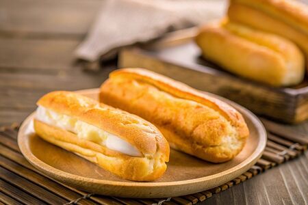 Эклер сливочный