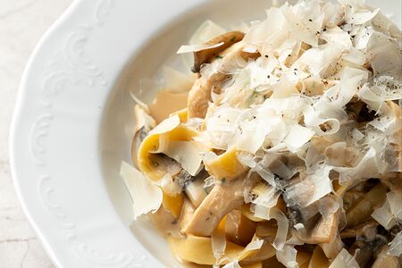 Феттуччине с цыпленком и шампиньонами