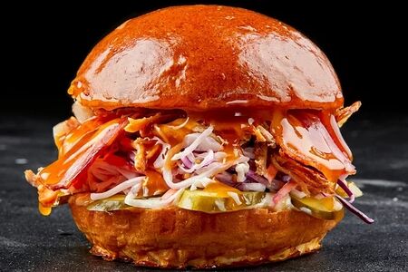 Три Поросенка