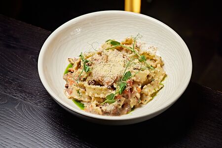 Паста с томленой говядиной