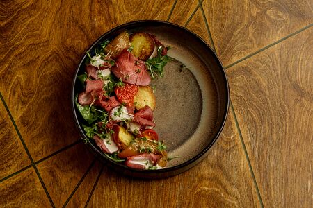 Салат с ростбифом