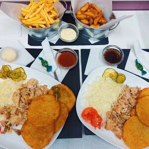 Драники с курицей и грибным соусом 