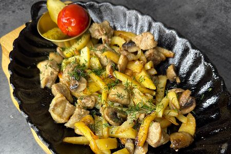 Шипящая сковородка со свининой