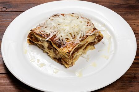 Лазанья с рваной свининой, моцареллой и трюфельным маслом