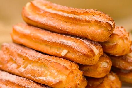 Эклер В шоколаде