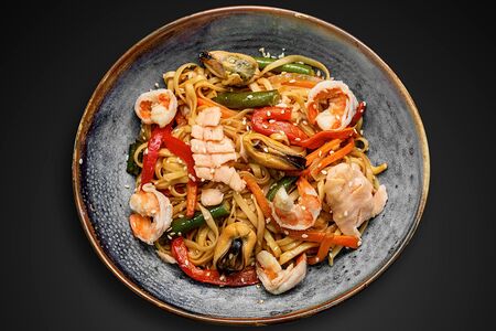 Вок с морепродуктами