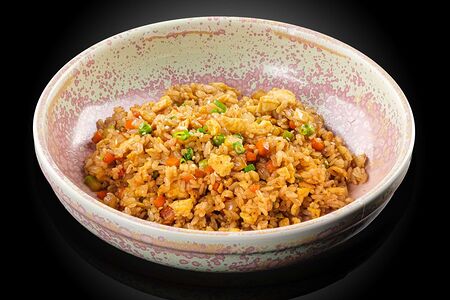 Жареный рис с овощами