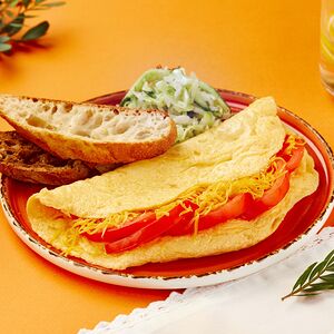 Омлет с сыром и томатом