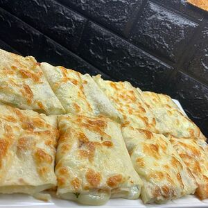 Сыр с зеленью в лаваше 