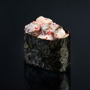 Гункан с угрем и куриным филе