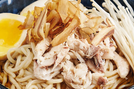 Рамен со скумбрией горячего копчения