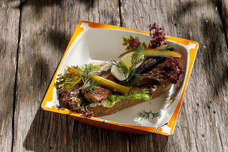 Бутерброд со шпротами на зубок