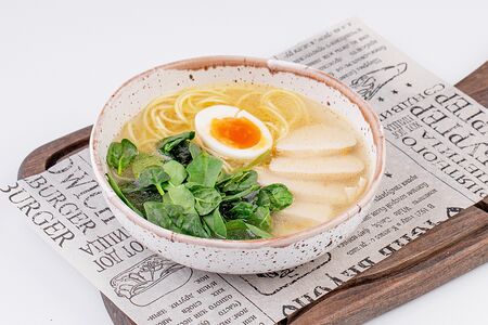 Куриный бульон с яйцом и яичной лапшой