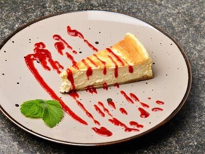 Чизкейк с соусом из ягод