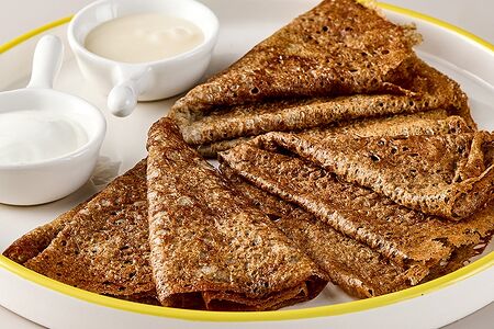 Кружевные блинчики со сгущенным молоком и сметаной