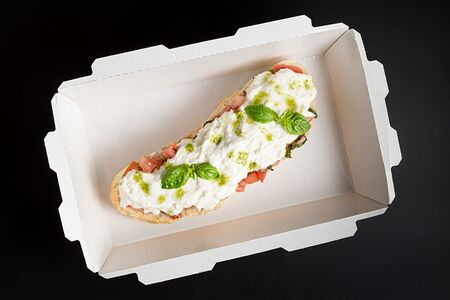 Брускетта со страчателлой