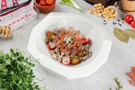 Теплый салат с телятиной