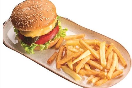 Бургер с куриной котлетой и картофелем фри