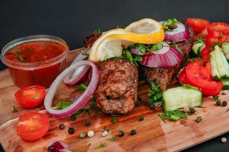 Люля-кебаб в тортилье из курицы 