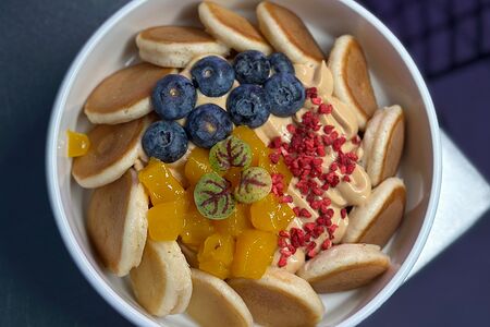 Мини-панкейки с солёной карамелью