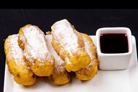 Жареное молоко с ягодным соусом