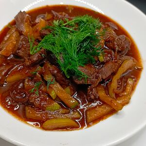 Печень говяжья с овощами