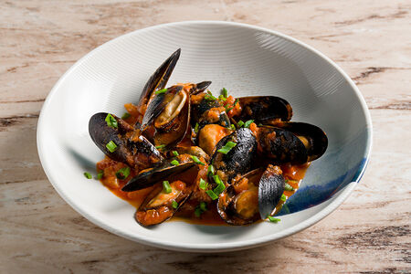 Мидии в томатном соусе