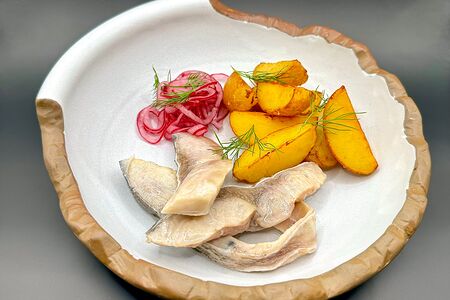 Толстолобик маринованный с картошечкой и лучком