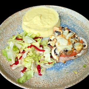 Свинина с грибами под сыром с картофельным пюре (новинка)