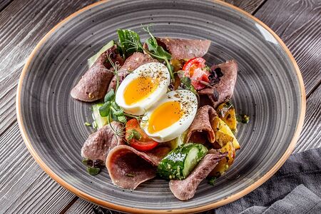 Салат с подкопченным языком