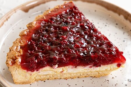 Тарт творожно-брусничный