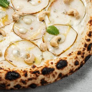 Пицца Груша с горгонзолой