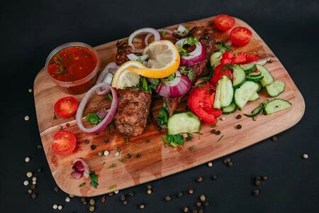 Люля-кебаб из говядины в лаваше 