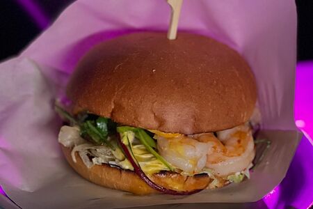 Бургер с креветкой