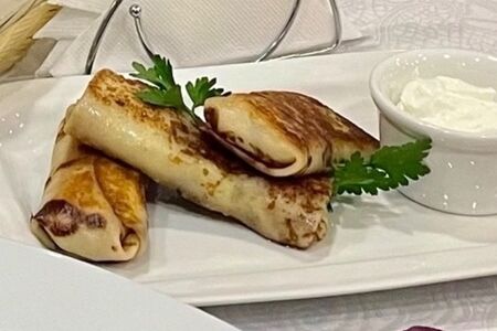 Блинчики с мясом и сметаной 