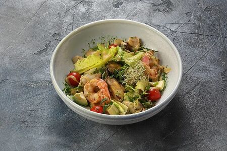 Теплый салат с морепродуктами 