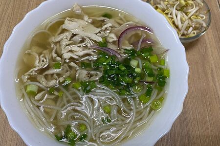 Бун Га с курицей и рисовой вермишелью