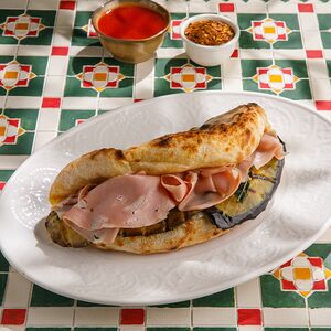 Панини с мортаделлой, баклажанами и муссом из рикотты с фисташками 