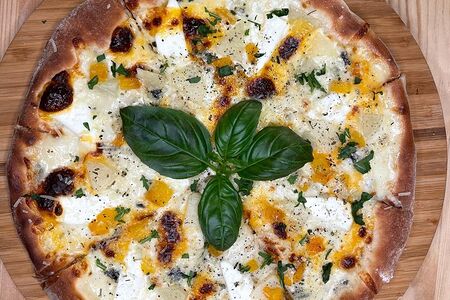 Пицца Четыре сыра и травы