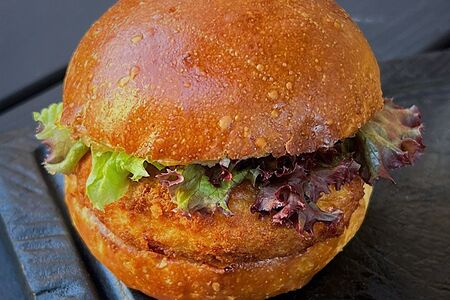 Бургер с куриной котлетой