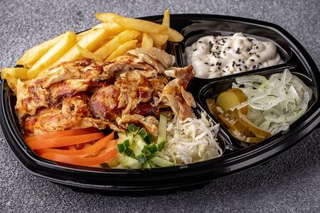 Куриная шаверма Классика на тарелке