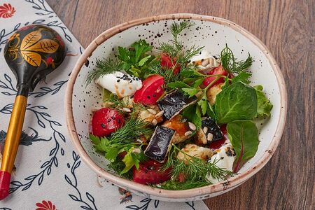 Салат с хрустящими баклажанами