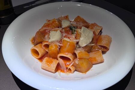 Мецце манике с баклажанами и копченой скаморцей