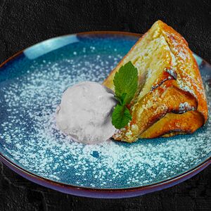 Пирог домашний с яблоком и клюквой 