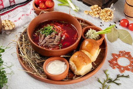 Борщ с фасолью и пампушками