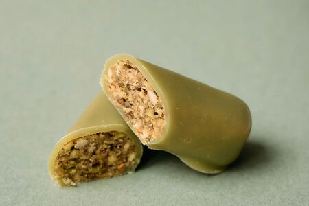 Шоколадная палочка с фисташкой