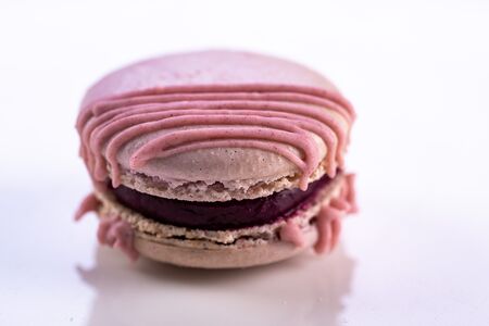 Макарон Чёрная смородина