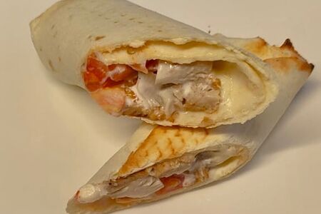 Тортилья с курицей и сыром