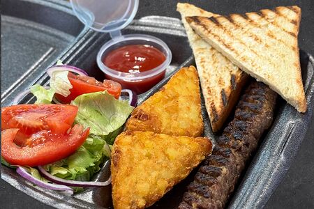 Ланч с кебабом из говядины